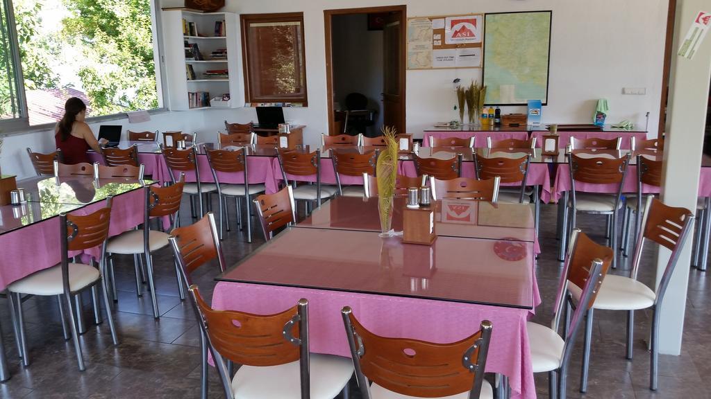 مبيت وإفطار فاراليا George House المظهر الخارجي الصورة